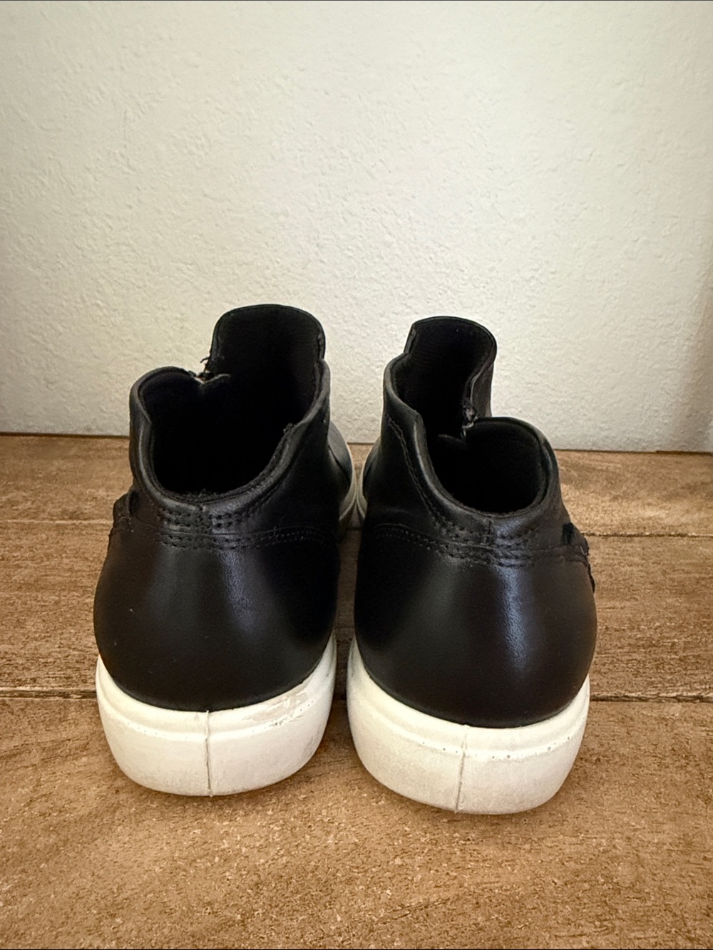 Ecco Black Leather Zip Sneakers with White Sole - Picture 5 of 6